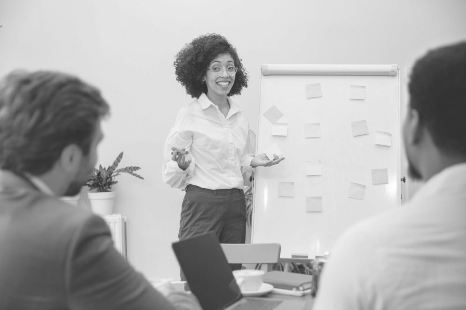 Équipe travaillant sur le développement de programmes